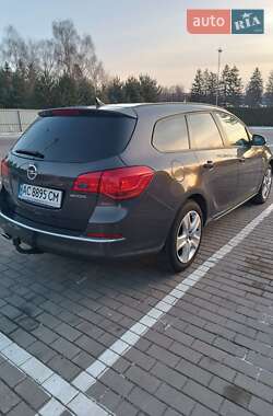 Універсал Opel Astra 2014 в Луцьку