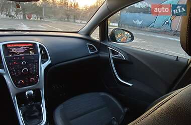 Універсал Opel Astra 2014 в Луцьку