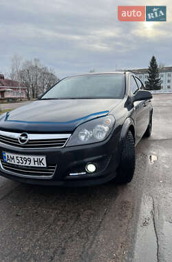 Седан Opel Astra 2012 в Емильчине