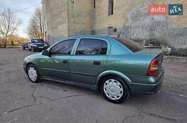 Седан Opel Astra 2006 в Обухові