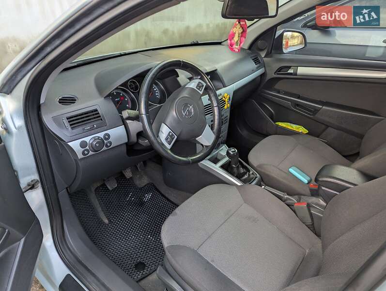 Універсал Opel Astra 2009 в Ніжині