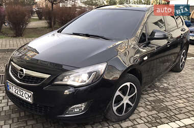 Універсал Opel Astra 2012 в Івано-Франківську