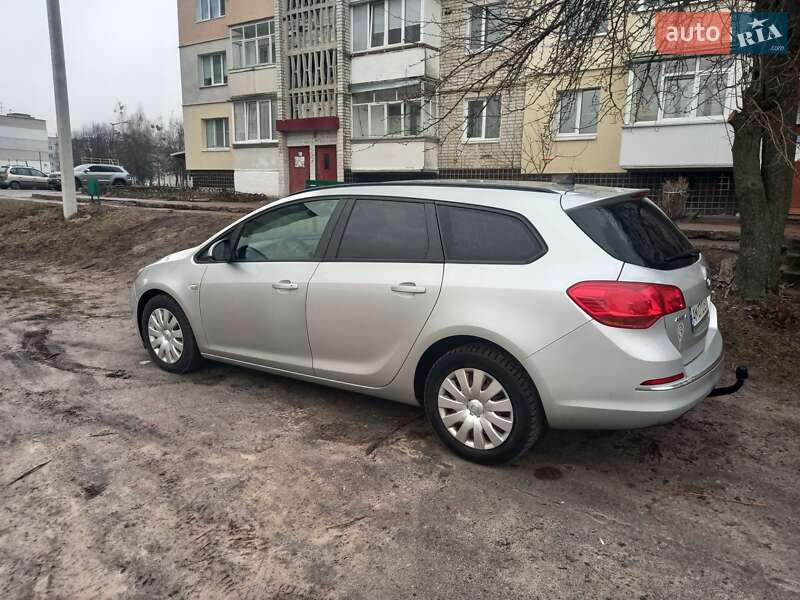Универсал Opel Astra 2012 в Житомире