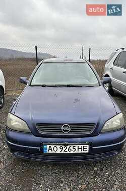 Хэтчбек Opel Astra 2000 в Хусте