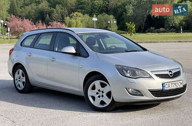 Універсал Opel Astra 2011 в Каневі