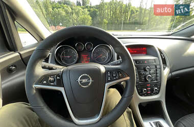 Универсал Opel Astra 2011 в 