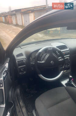 Седан Opel Astra 2005 в 