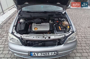 Хэтчбек Opel Astra 2000 в 