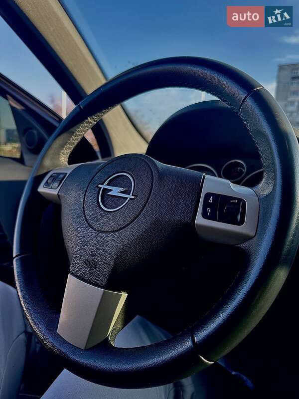 Хэтчбек Opel Astra 2008 в Запорожье