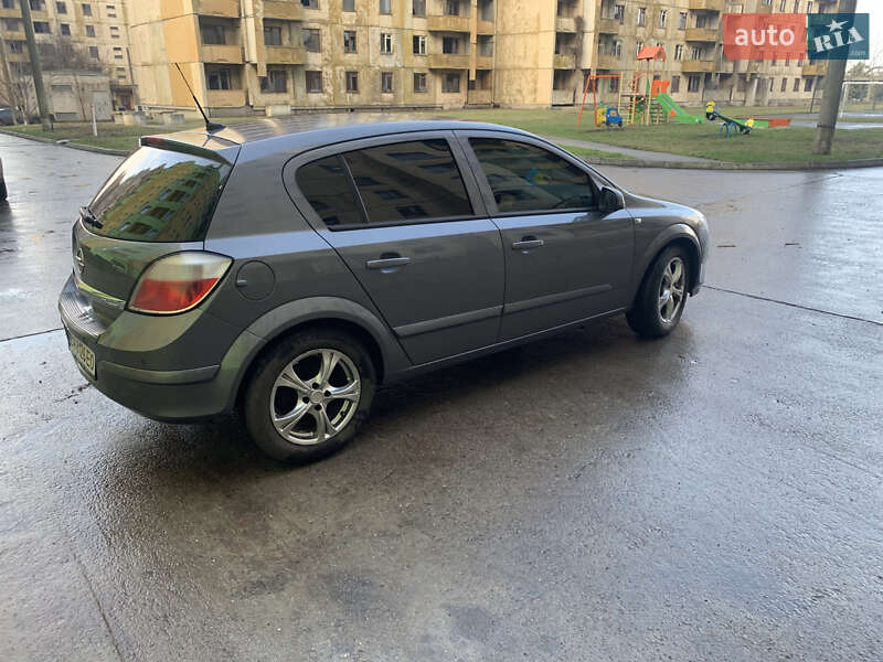 Хэтчбек Opel Astra 2005 в Долинской