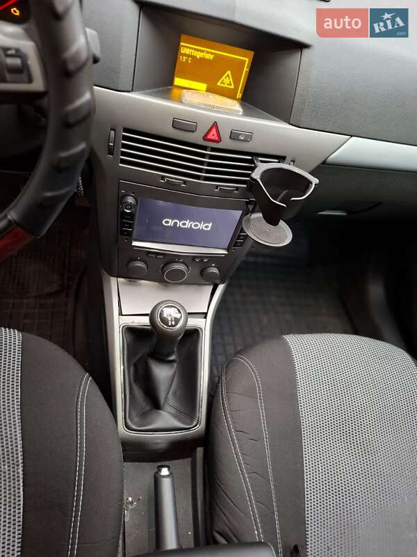 Хэтчбек Opel Astra 2005 в Синельниково