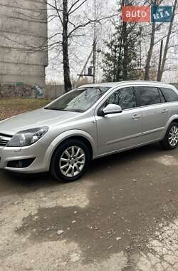 Універсал Opel Astra 2009 в Луцьку