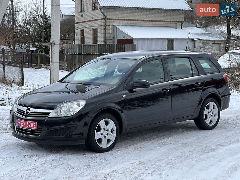 Універсал Opel Astra 2009 в Тернополі