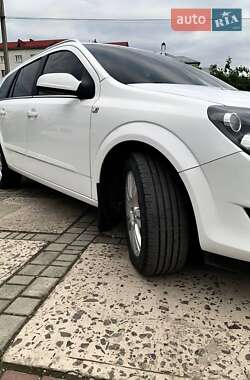 Універсал Opel Astra 2009 в Львові