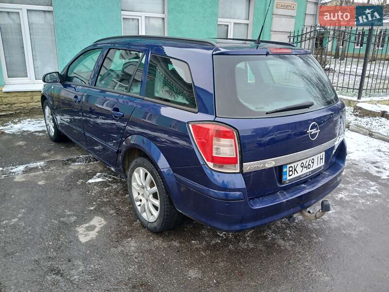 Универсал Opel Astra 2008 в Ровно