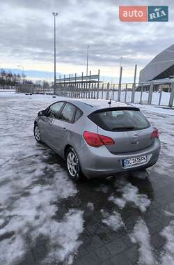 Хэтчбек Opel Astra 2011 в Львове