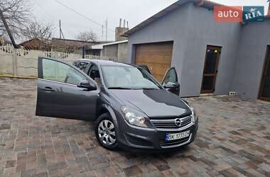 Універсал Opel Astra 2010 в Здолбуніві