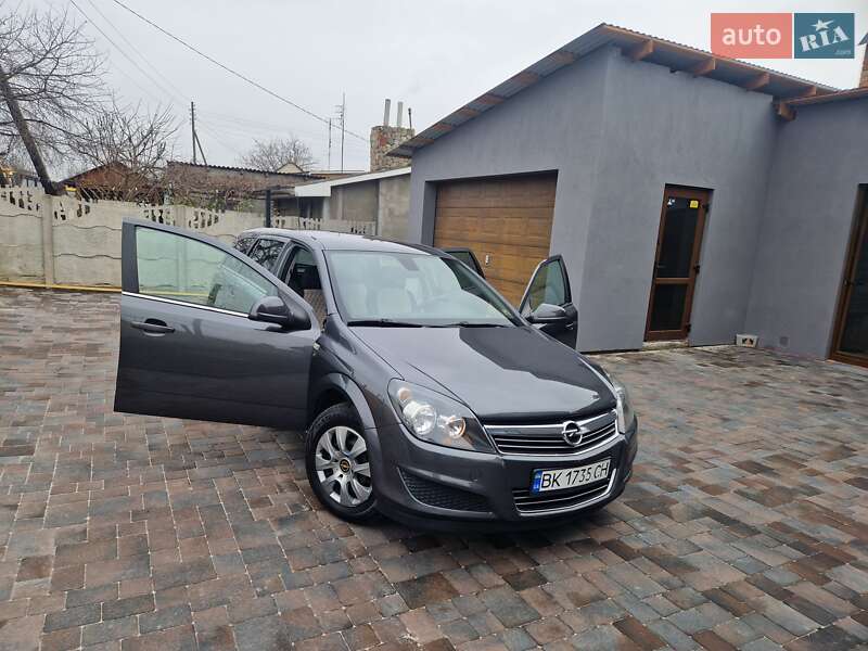 Opel Astra 2010