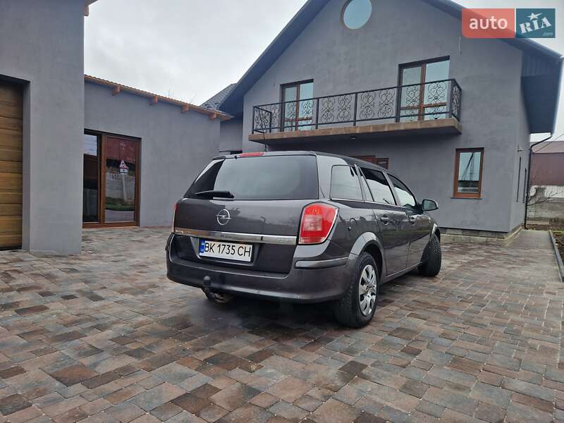 Универсал Opel Astra 2010 в Здолбунове