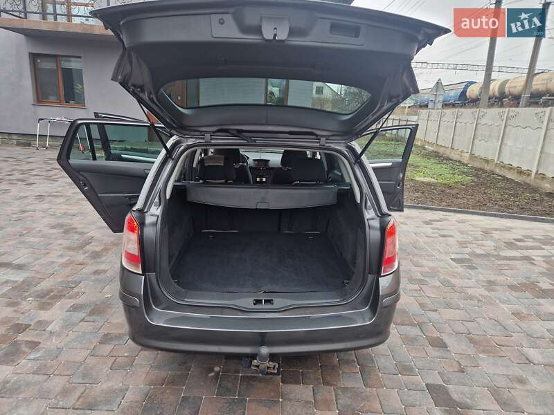 Универсал Opel Astra 2010 в Здолбунове