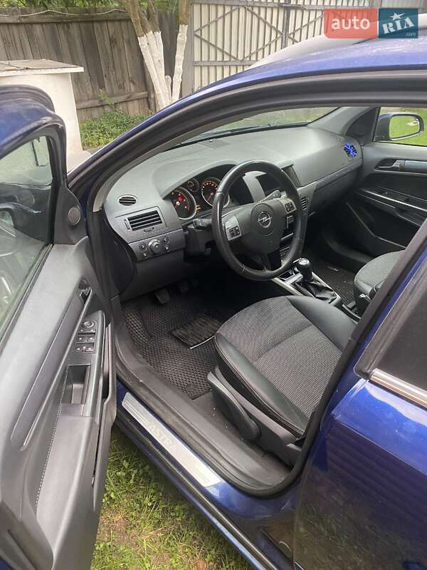 Универсал Opel Astra 2005 в Радомышле