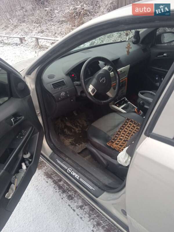 Хэтчбек Opel Astra 2007 в Житомире фото 4 Хэтчбек Opel Astra 2007 в Житомире