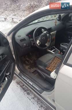 Хэтчбек Opel Astra 2007 в 