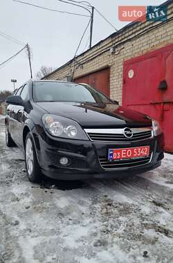 Универсал Opel Astra 2010 в Луцке