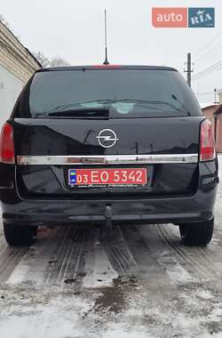 Универсал Opel Astra 2010 в Луцке