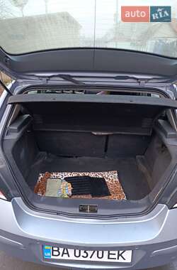 Хэтчбек Opel Astra 2004 в 