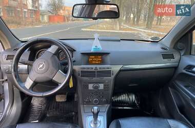 Хэтчбек Opel Astra 2004 в 