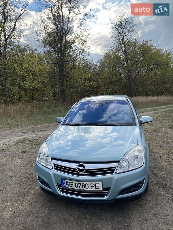 Хетчбек Opel Astra 2009 в Дніпрі