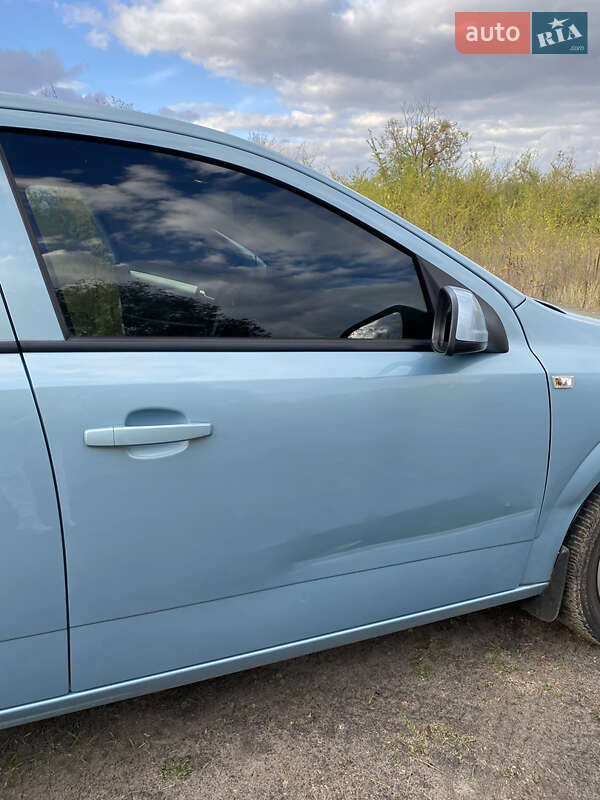 Хетчбек Opel Astra 2009 в Дніпрі