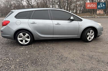 Универсал Opel Astra 2011 в 
