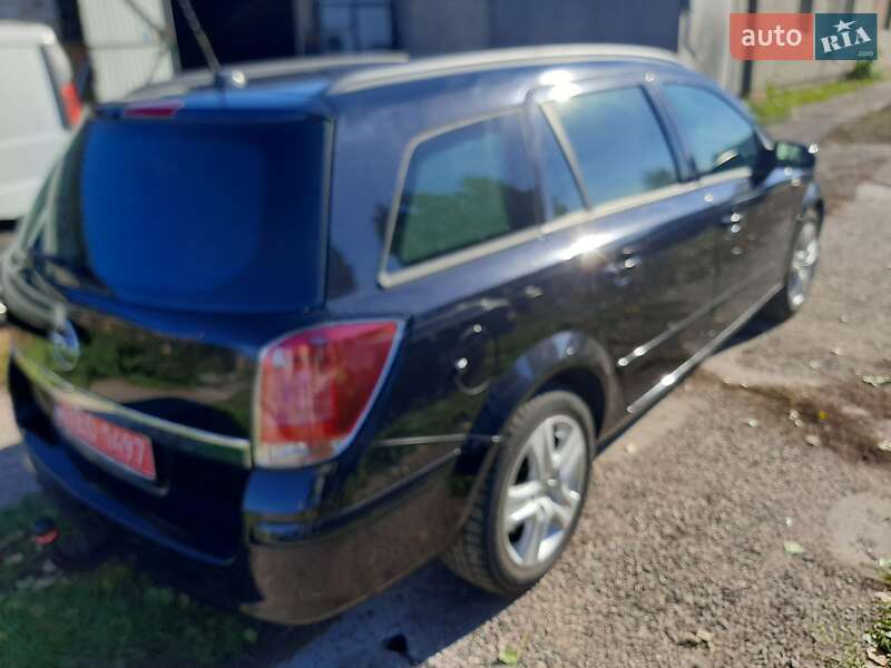 Універсал Opel Astra 2009 в Луцьку