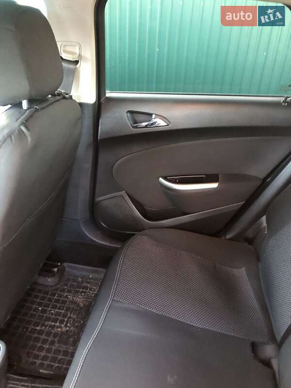 Універсал Opel Astra 2011 в Літині