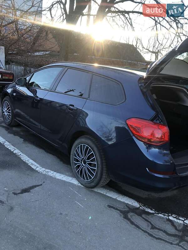 Універсал Opel Astra 2011 в Літині