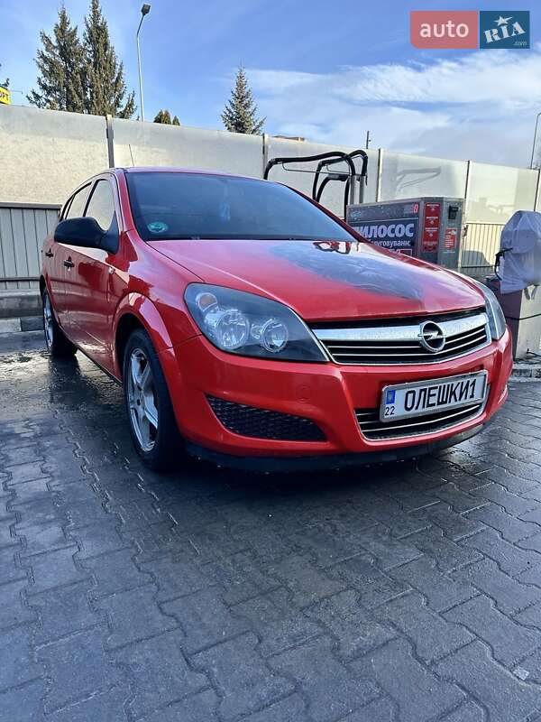 Хэтчбек Opel Astra 2009 в Каменке