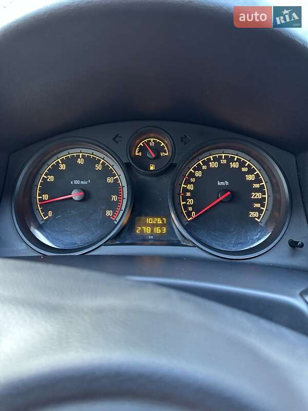 Хэтчбек Opel Astra 2009 в Каменке