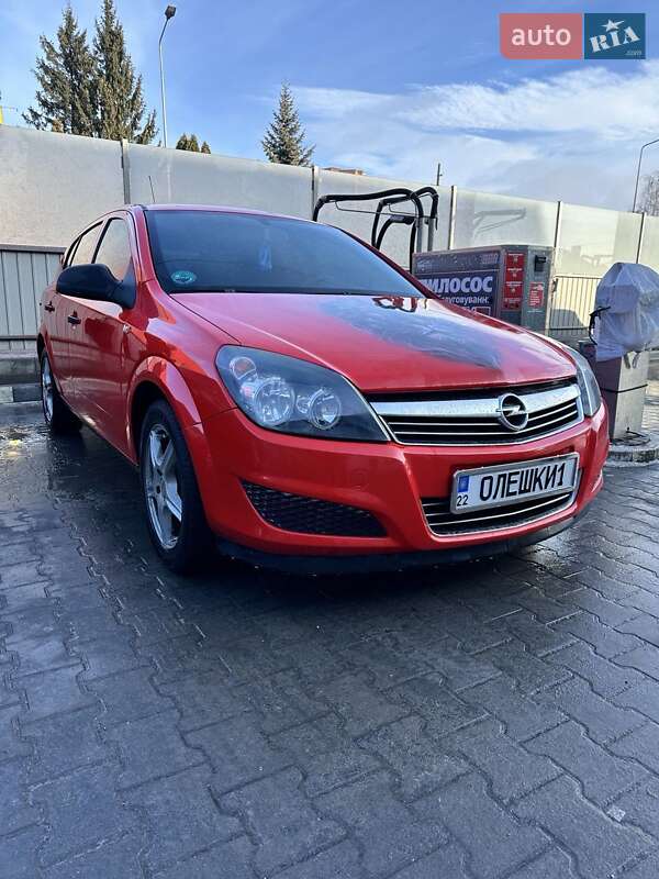 Хэтчбек Opel Astra 2009 в Каменке