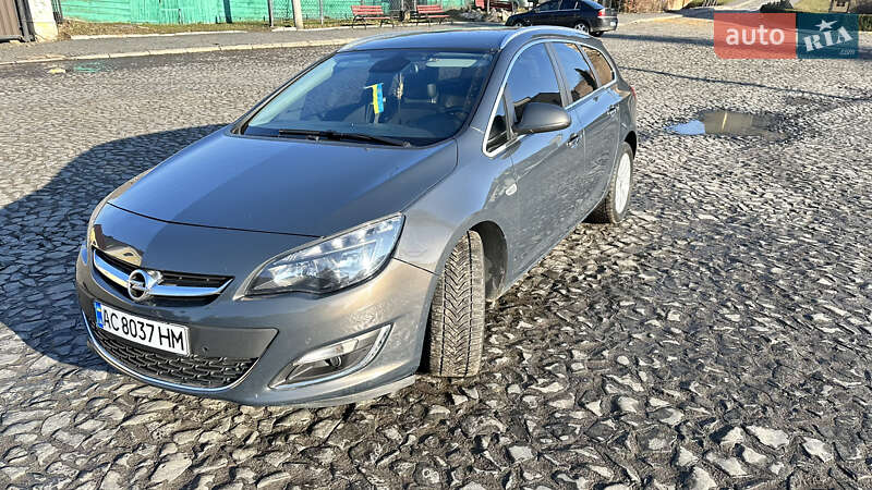 Універсал Opel Astra 2012 в Луцьку