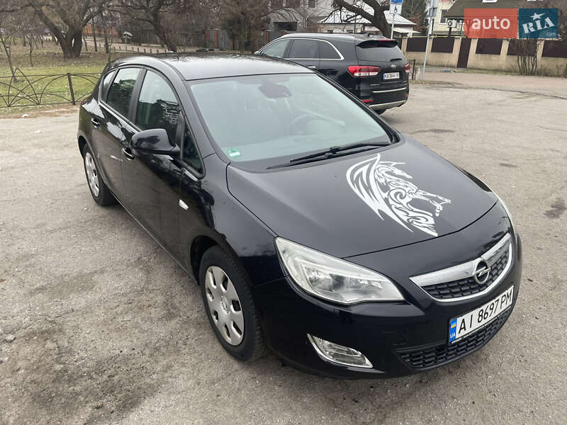 Хэтчбек Opel Astra 2010 в 