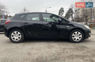 Хэтчбек Opel Astra 2010 в 