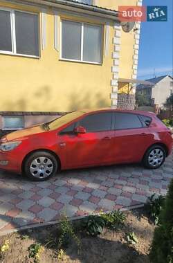 Хэтчбек Opel Astra 2010 в 