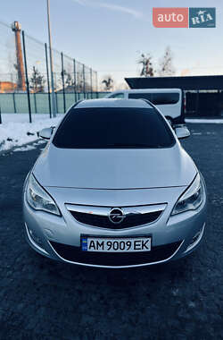 Універсал Opel Astra 2011 в Коростишеві