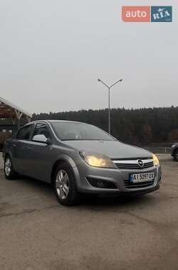 Седан Opel Astra 2013 в Чернігові