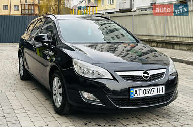 Універсал Opel Astra 2012 в Івано-Франківську