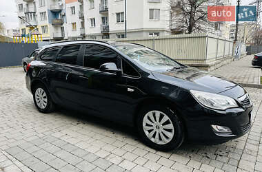 Універсал Opel Astra 2012 в Івано-Франківську