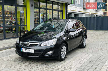 Універсал Opel Astra 2012 в Івано-Франківську