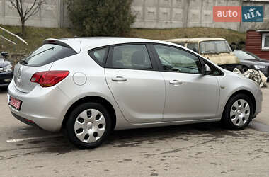 Хетчбек Opel Astra 2011 в Рівному